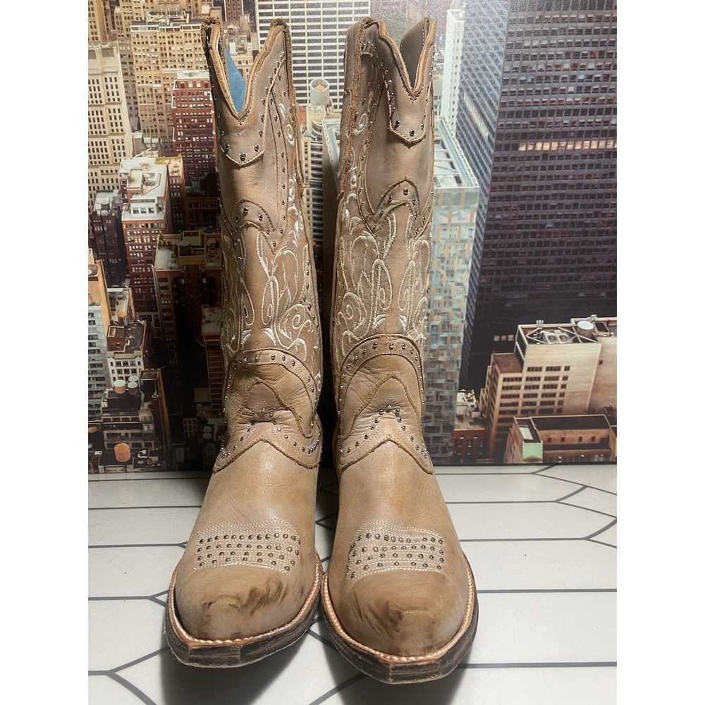 Women's Western  light tan/beige Toe Boot Size 7.5